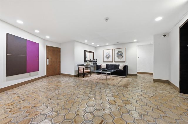 540 N NEVILLE 305, Oakland, PA 15213