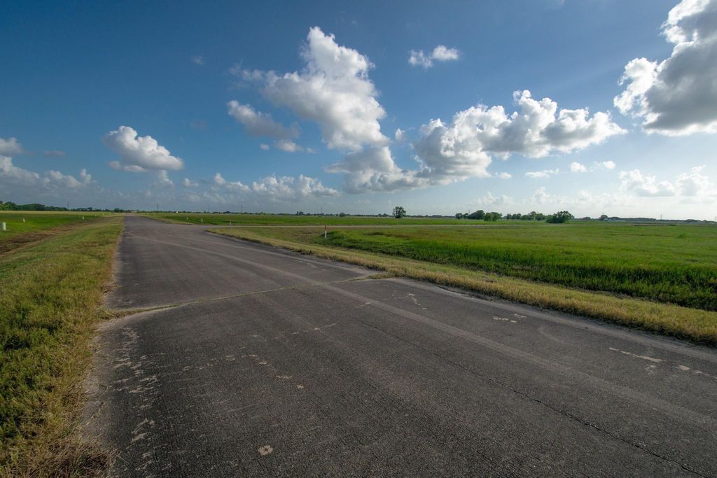 159 Brahman Trail, Angleton, TX 77515