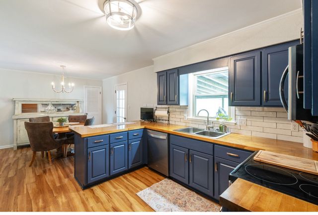 533 Taylor St, Bruceton, TN 38317