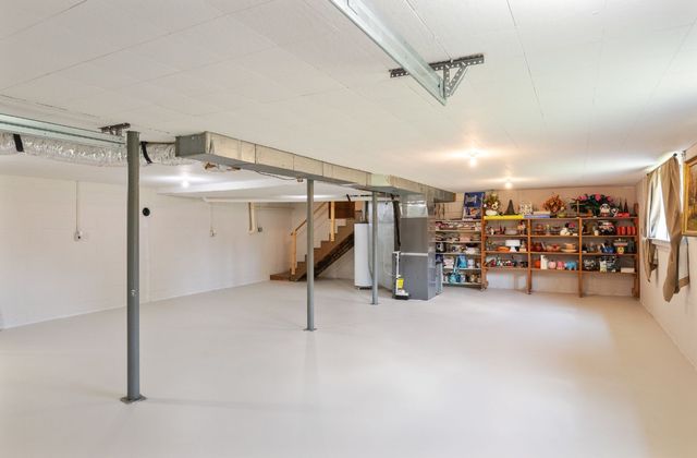 533 Taylor St, Bruceton, TN 38317