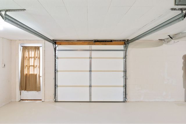 533 Taylor St, Bruceton, TN 38317