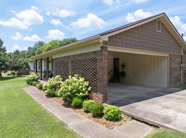 533 Taylor St, Bruceton, TN 38317