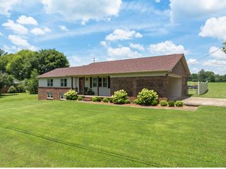 533 Taylor St, Bruceton, TN 38317