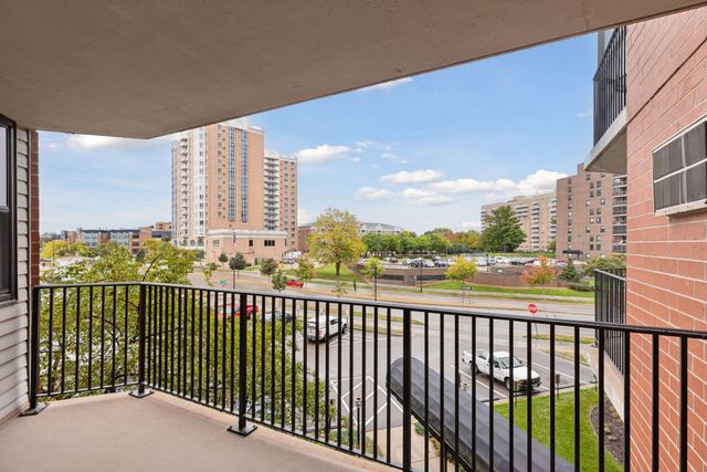 6500 Woodlake Drive 202, Richfield, MN 55423