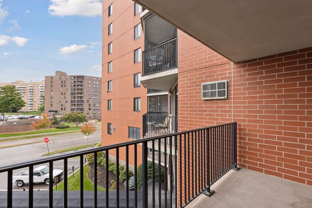 6500 Woodlake Drive 202, Richfield, MN 55423