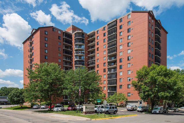 6500 Woodlake Drive 202, Richfield, MN 55423