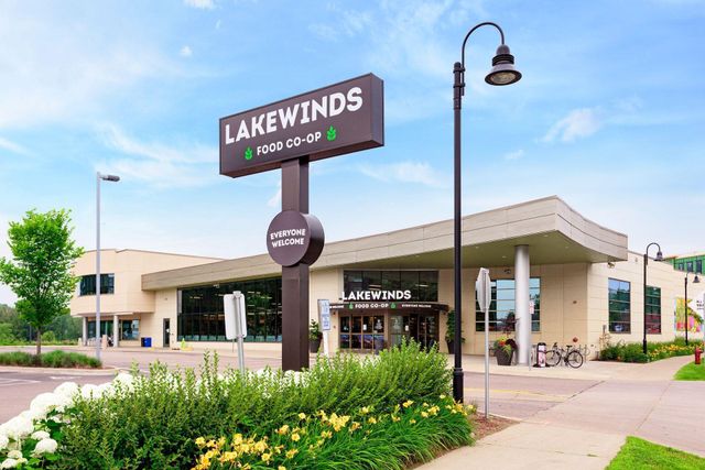 6500 Woodlake Drive 202, Richfield, MN 55423