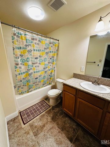 21114 Universal Street, Lost Hills, CA 93249