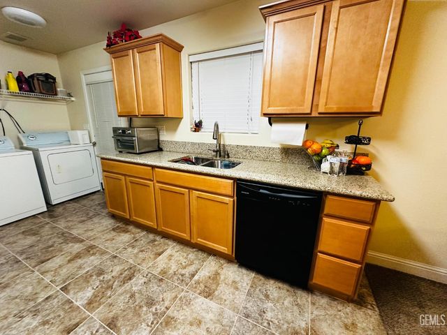 21114 Universal Street, Lost Hills, CA 93249