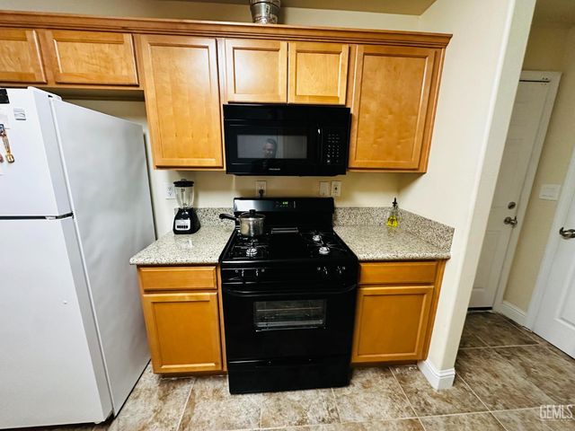 21114 Universal Street, Lost Hills, CA 93249