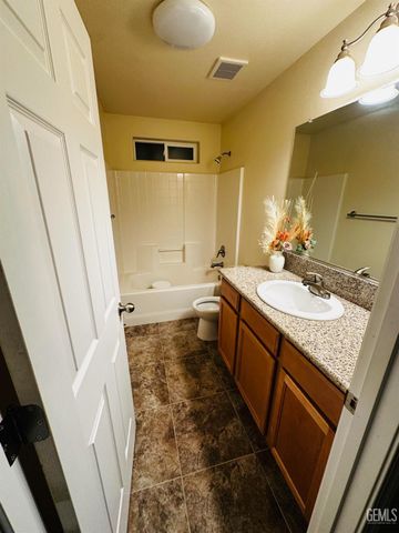 21114 Universal Street, Lost Hills, CA 93249