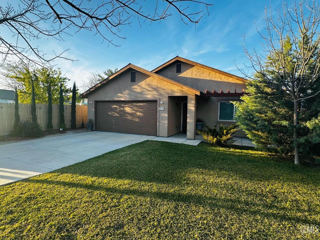 21114 Universal Street, Lost Hills, CA 93249