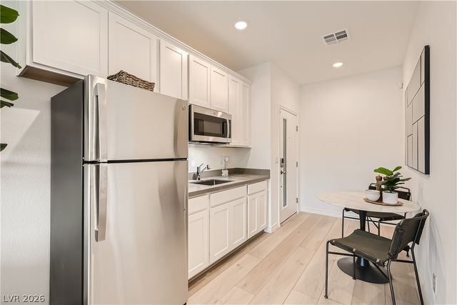 242 White Crest Peak Avenue, Henderson, NV 89015