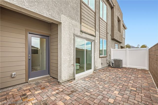 242 White Crest Peak Avenue, Henderson, NV 89015