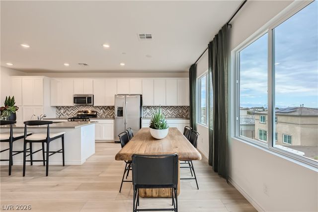 242 White Crest Peak Avenue, Henderson, NV 89015