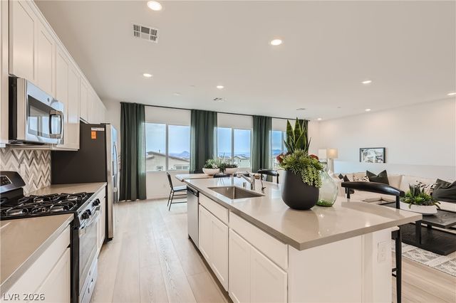 242 White Crest Peak Avenue, Henderson, NV 89015