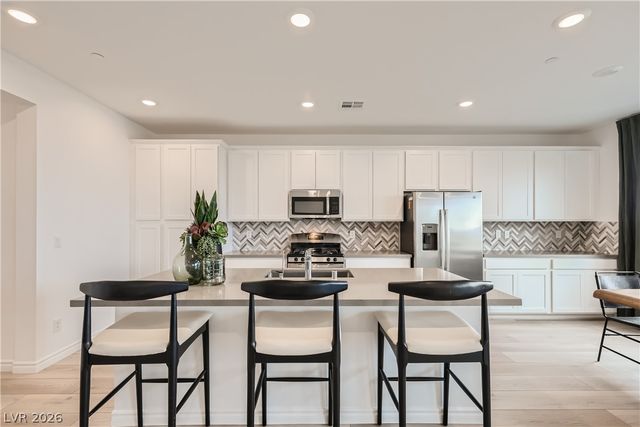 242 White Crest Peak Avenue, Henderson, NV 89015