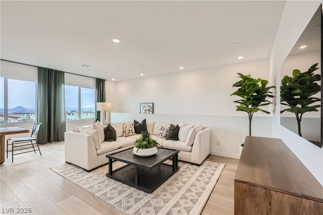 242 White Crest Peak Avenue, Henderson, NV 89015