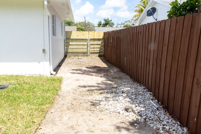 3360 Sapphire Road, Lake Worth, FL 33462