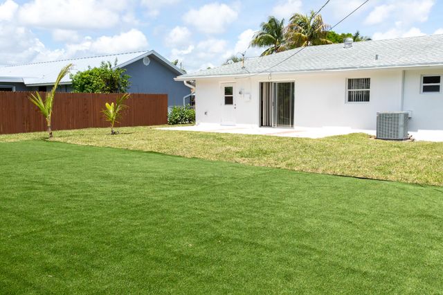 3360 Sapphire Road, Lake Worth, FL 33462