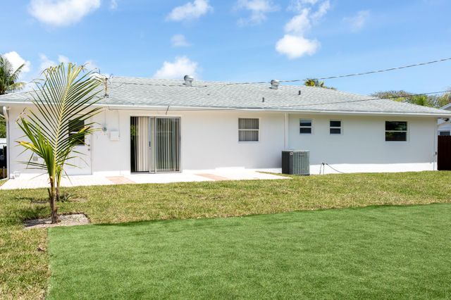 3360 Sapphire Road, Lake Worth, FL 33462