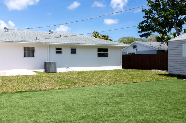 3360 Sapphire Road, Lake Worth, FL 33462