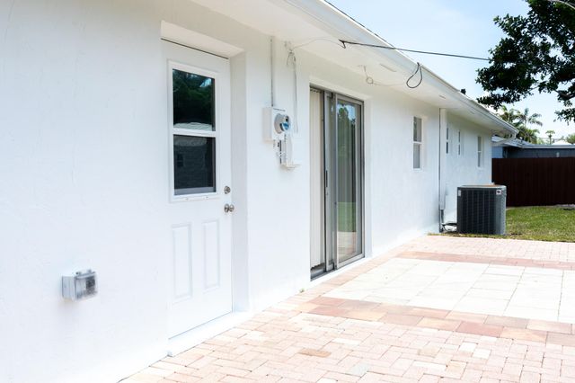 3360 Sapphire Road, Lake Worth, FL 33462