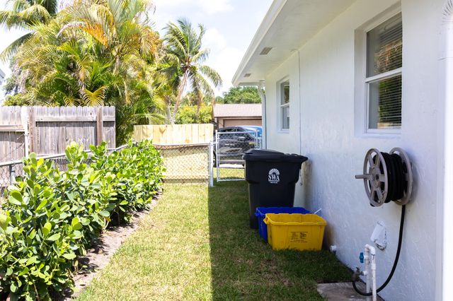 3360 Sapphire Road, Lake Worth, FL 33462