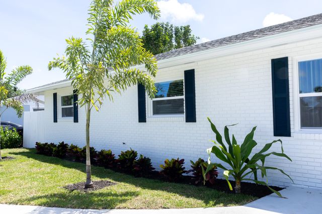 3360 Sapphire Road, Lake Worth, FL 33462