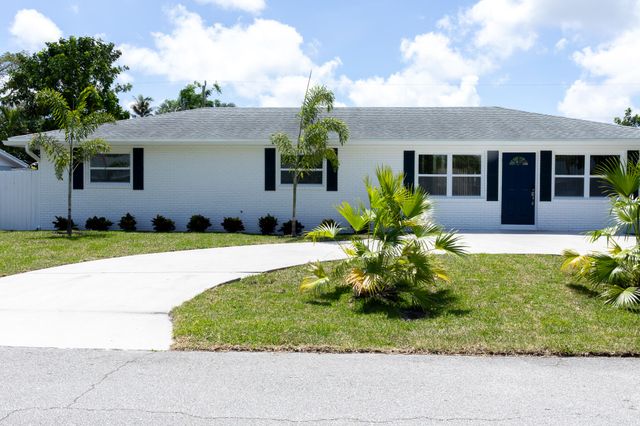 3360 Sapphire Road, Lake Worth, FL 33462