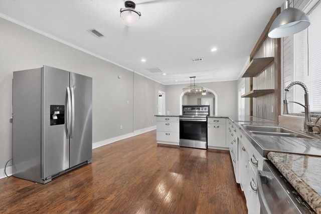 206 Farley Street, Waxahachie, TX 75165