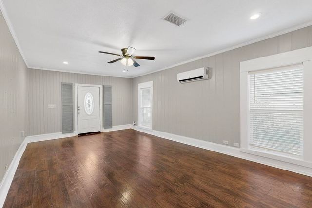 206 Farley Street, Waxahachie, TX 75165