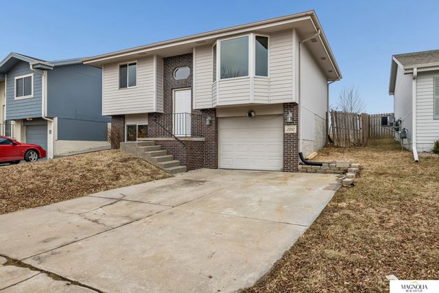 2010 NW 57 Street, Lincoln, NE 68528