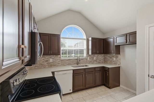 1800 Pine Ridge Drive, Bedford, TX 76021