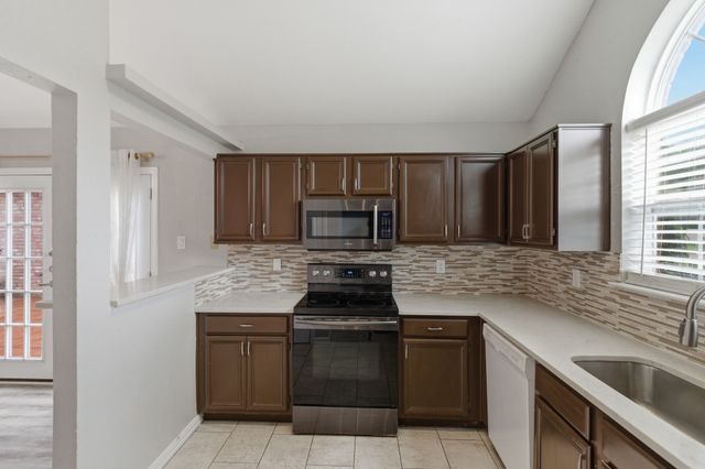 1800 Pine Ridge Drive, Bedford, TX 76021