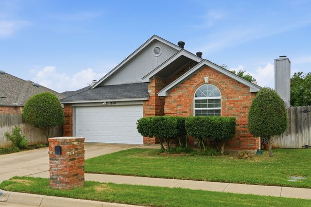 1800 Pine Ridge Drive, Bedford, TX 76021