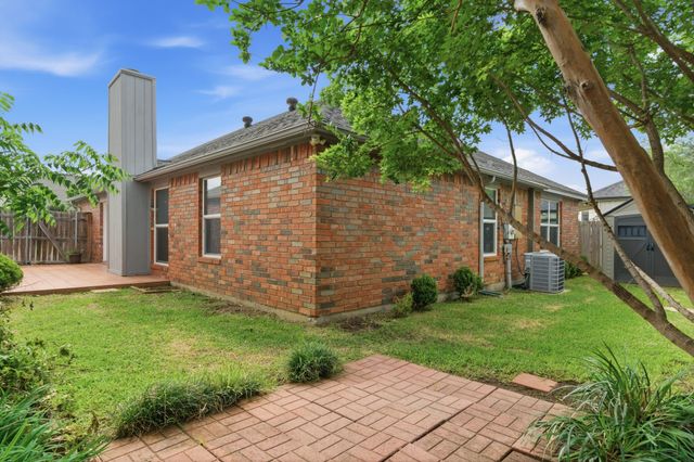 1800 Pine Ridge Drive, Bedford, TX 76021