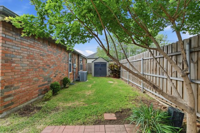 1800 Pine Ridge Drive, Bedford, TX 76021