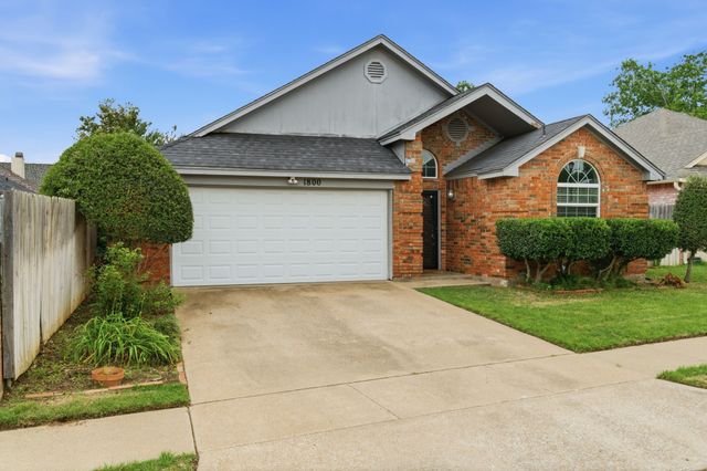 1800 Pine Ridge Drive, Bedford, TX 76021