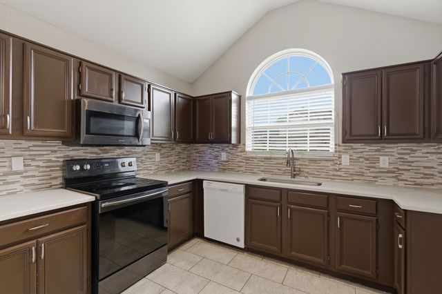 1800 Pine Ridge Drive, Bedford, TX 76021