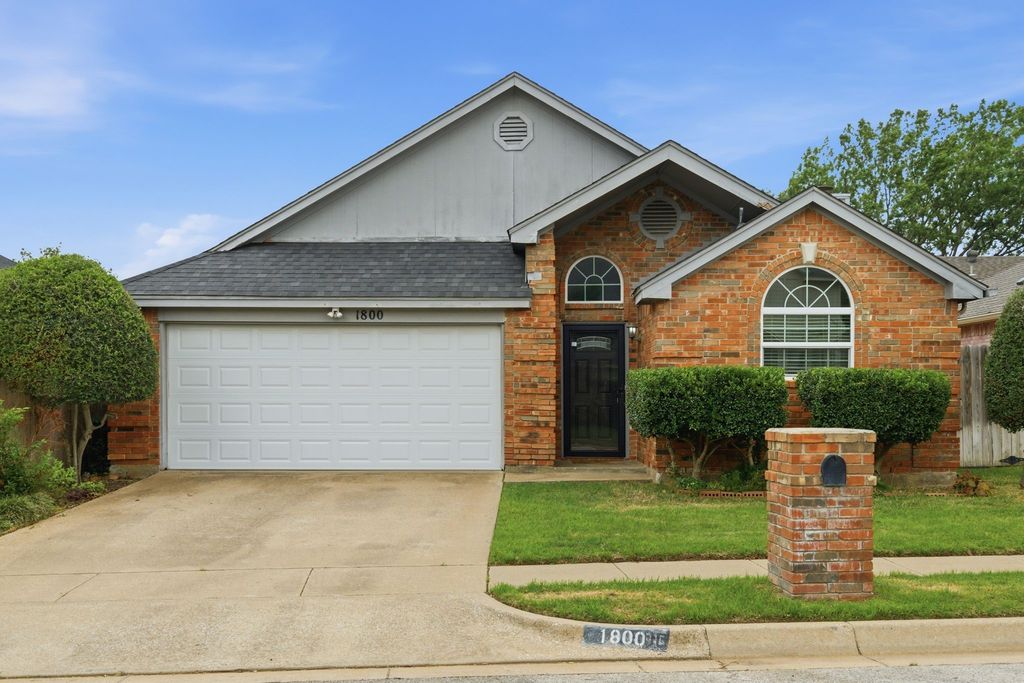 1800 Pine Ridge Drive, Bedford, TX 76021
