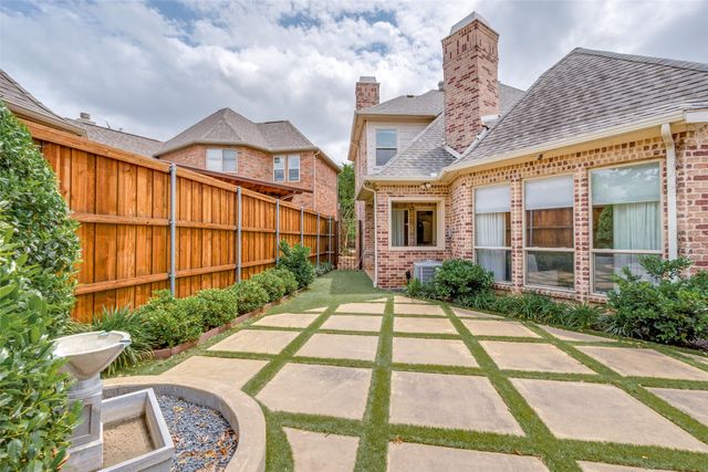 13 Cochran Oaks Lane, Dallas, TX 75220