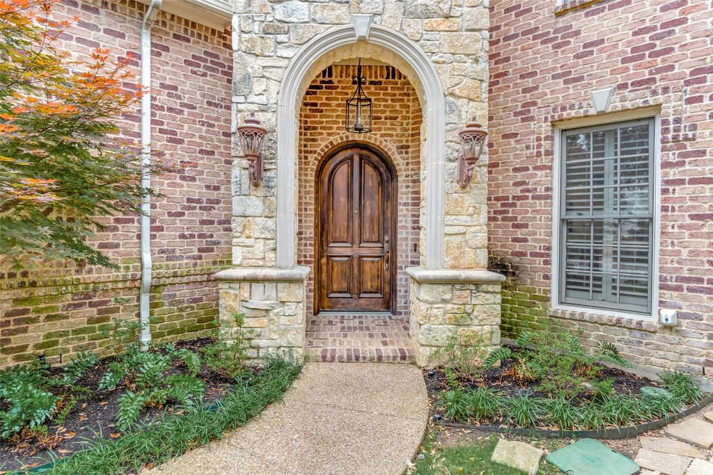 13 Cochran Oaks Lane, Dallas, TX 75220