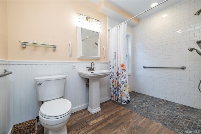 28 Saint Thomas Place, Malverne, NY 11565