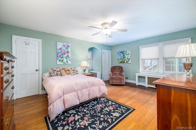 28 Saint Thomas Place, Malverne, NY 11565