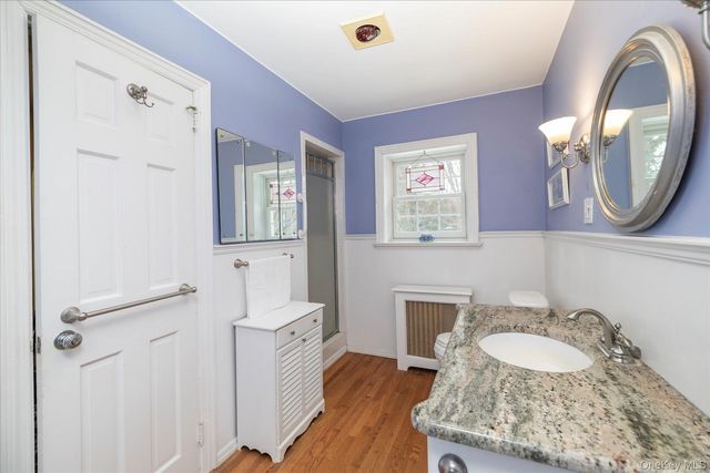 28 Saint Thomas Place, Malverne, NY 11565