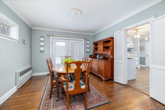 28 Saint Thomas Place, Malverne, NY 11565