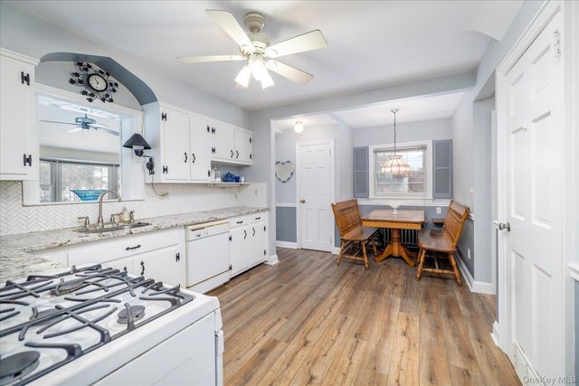 28 Saint Thomas Place, Malverne, NY 11565