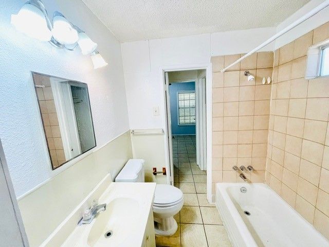 4518 Nicholson St, Corpus Christi, TX 78415