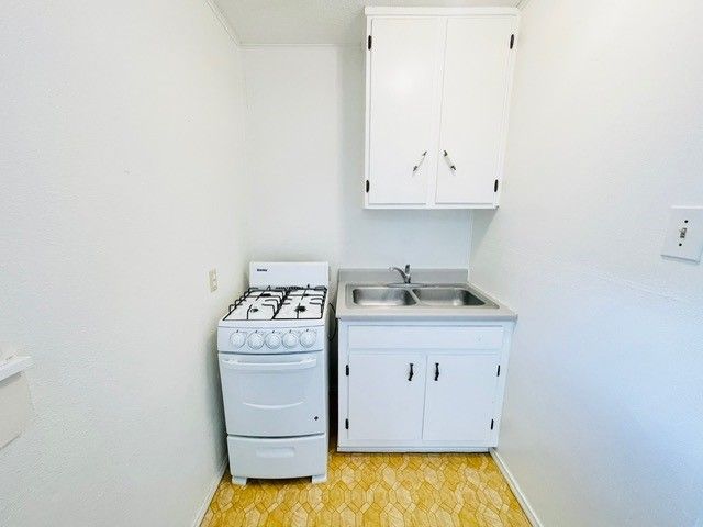 4518 Nicholson St, Corpus Christi, TX 78415